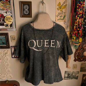 Queen Band T-Shirt Unisex Medium Dark Gray Vintage Distressed Acid Wash